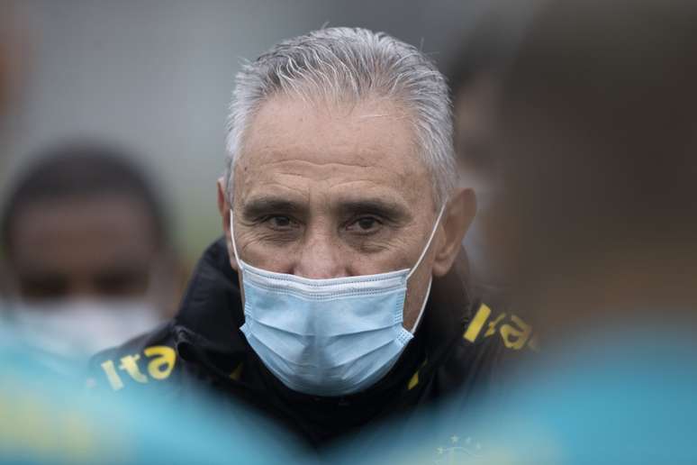 Tite durante treino da Seleção na Granja Comary Lucas Figueiredo/CBF