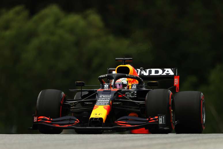 Max Verstappen abriu o dia na frente, mas terminou a sexta-feira de treinos em 3º lugar