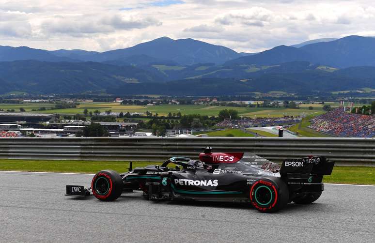 Lewis Hamilton desbancou Max Verstappen no TL2 desta sexta-feira na Áustria 