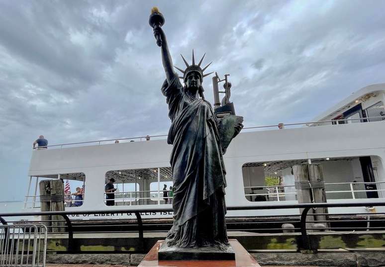 Réplica da Estátua da Liberdade na Ilha Ellis em Nova York
01/07/2021 REUTERS/Roselle Chen