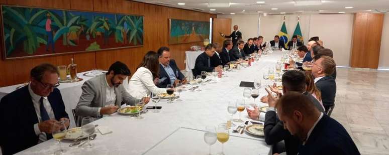 O almoço entre Jair Bolsonaro e os representantes dos clubes. (Foto: Divulgação)