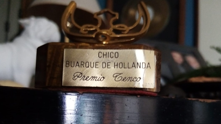 Em 1981, artista recebeu troféu em prêmio criado em homenagem ao cantor Luigi Tenco, morto em 1967 e autor do clássico Ciao amore ciao