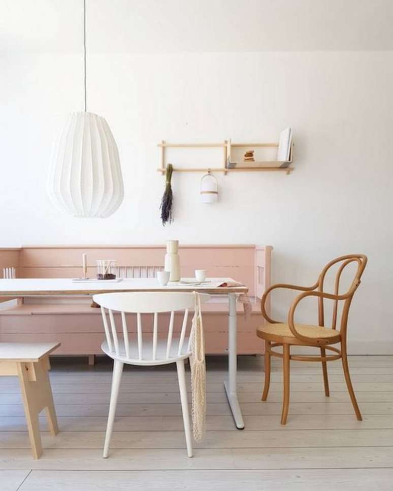 18. Cadeira retr&ocirc; na sala de jantar moderna &ndash; Foto Casa Tres Chic[