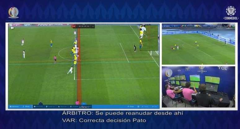 'O que toca para dentro da área está fora de jogo', afirma operador de VAR para árbitro em campo(Reprodução / Conmebol)