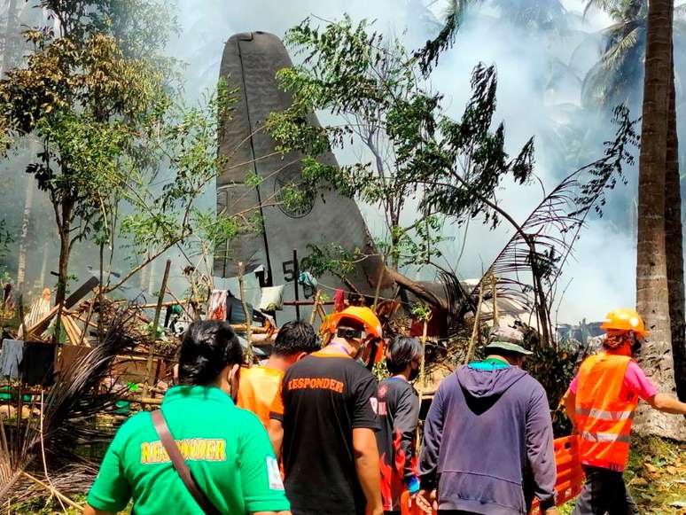 Avião caiu nas Filipinas e deixou mais de 40 mortos