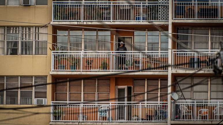 Este &eacute; o pr&eacute;dio em North Miami Beach que foi esvaziado no dia 2 de julho por precau&ccedil;&atilde;o. Ele fica a dez milhas daquele que desabou em Surfside