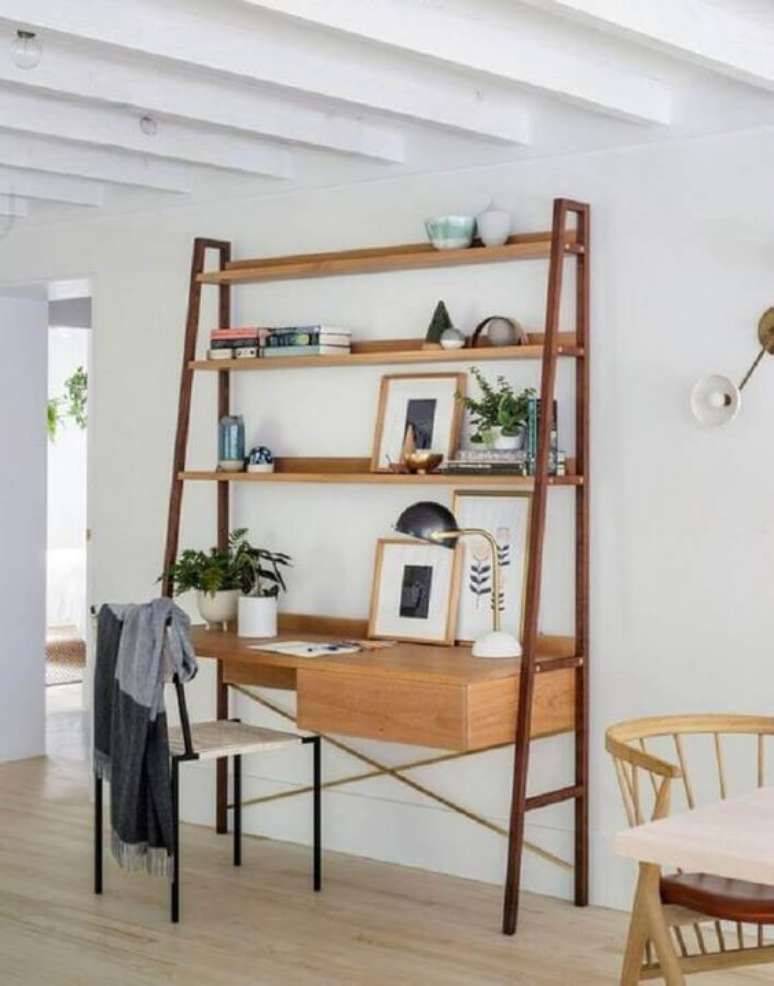 39. Escrivaninha com estante cavalete de madeira grande Foto Revista Vd