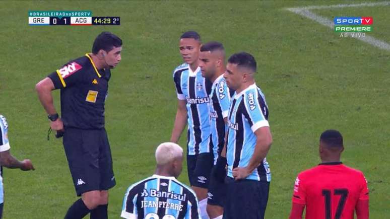Grêmio perdeu mais uma no Brasileirão (Imagem: Reprodução/Premiere)