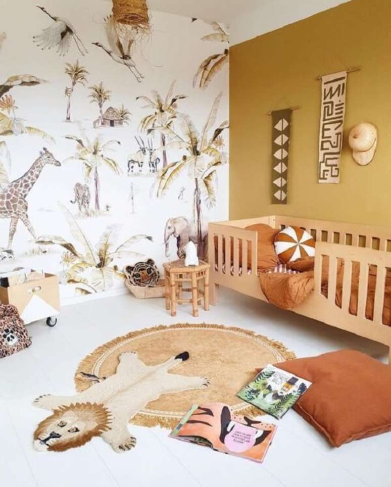 41. Para quem ama a temática de safari pode usar e abusar do quarto marrom. Fonte: Pinterest