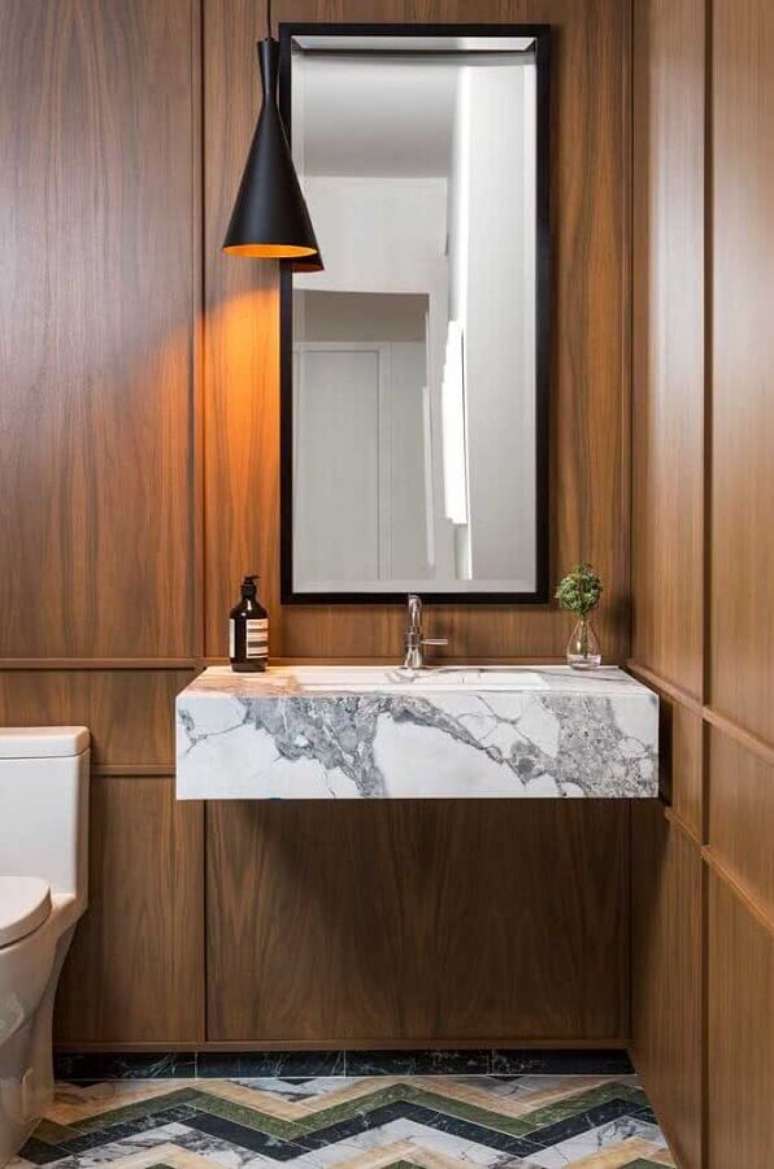 51. Ideias para decorar banheiro amadeirado com bancada de mármore – Foto: Architecture Art Designs