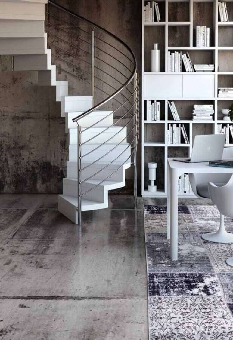 43. Escada espiral branca para decoração de casa cinza moderna – Foto: Houzz