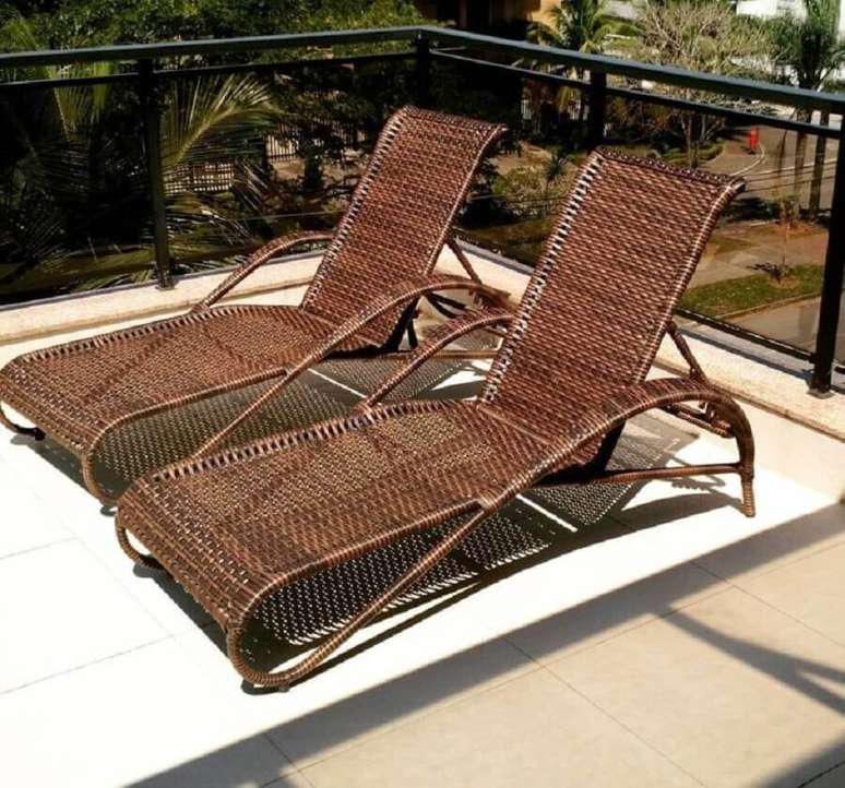 47. Modelo de espregui&ccedil;adeira de vime para decora&ccedil;&atilde;o de &aacute;rea externa &ndash; Foto: Varandas Summer Rio M&oacute;veis