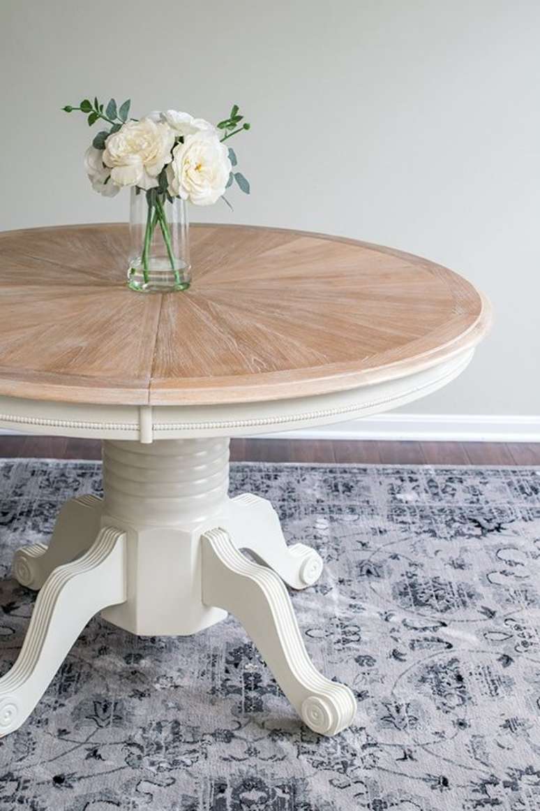 25. Mesa proven&ccedil;al redonda para sala &ndash; Foto Craving Some Creativity