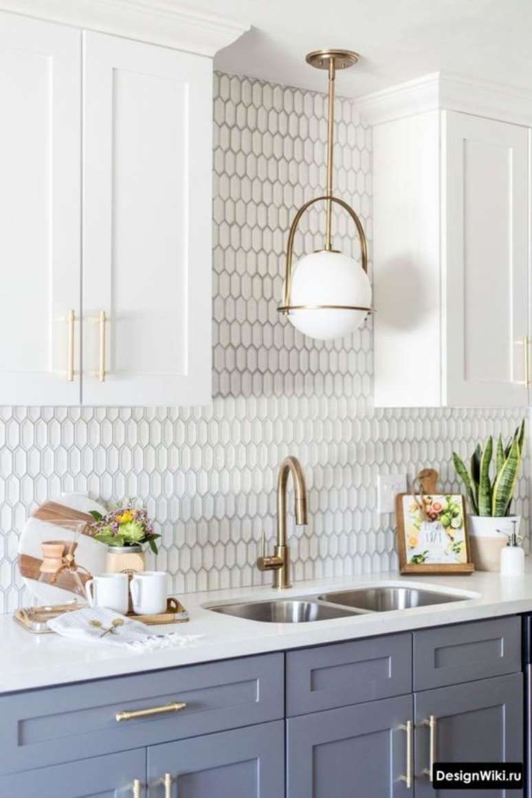 60. Silestone branca para cozinha moderna com arm&aacute;rios azuis &ndash; Foto Design Wiki