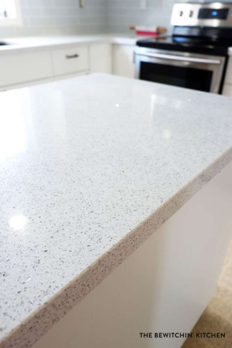 18. Silestone branco stellar para cozinha moderna – Foto The Bewitching Kitchen