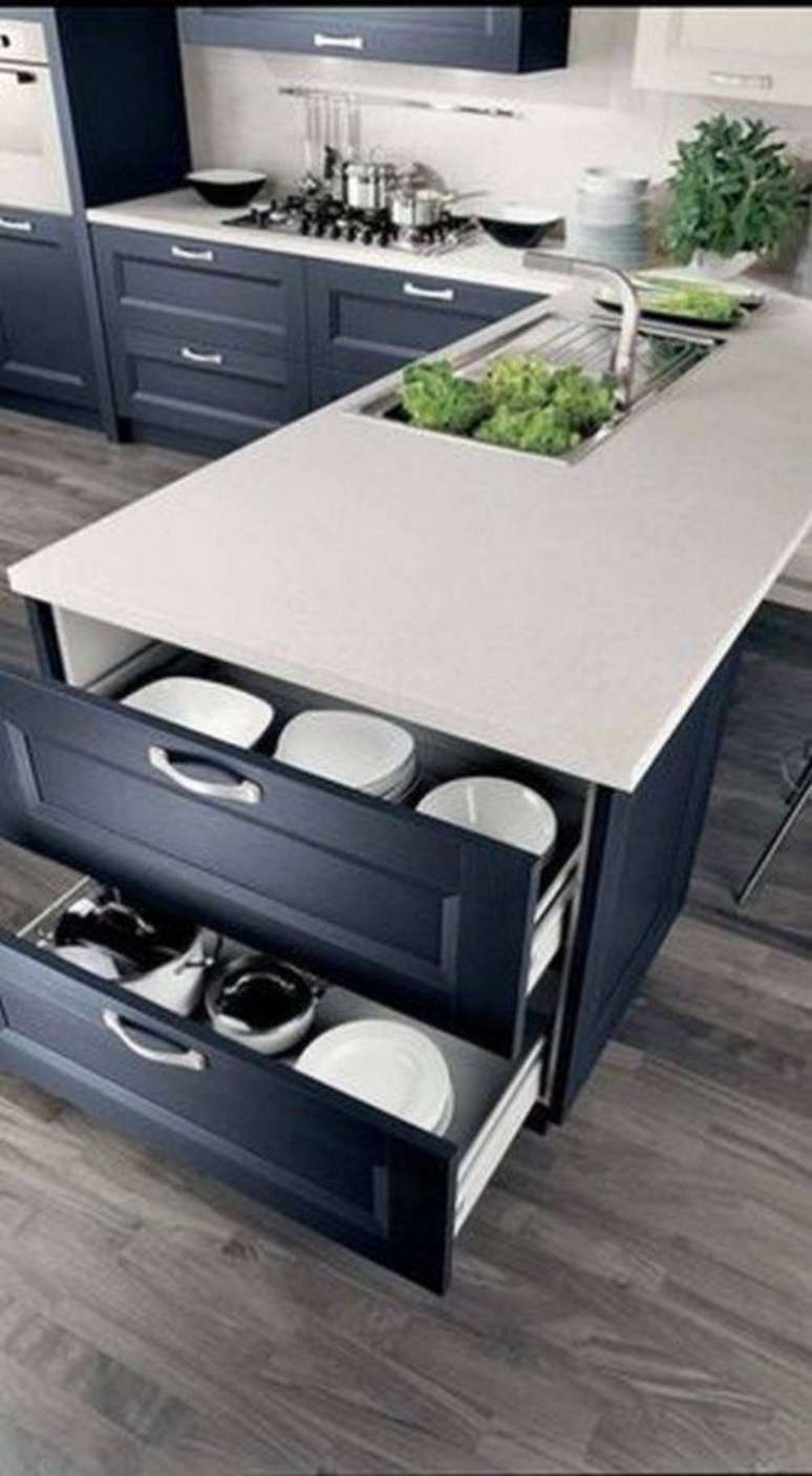 31. Cozinha americana planejada com bancada de silestone branco &ndash; Foto Best Online Cabinets