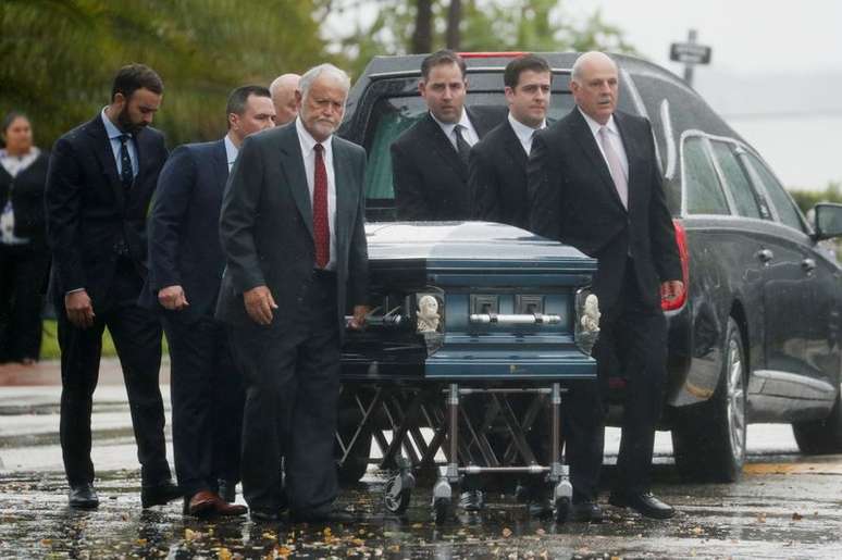 Funeral de fam&iacute;lia v&iacute;tima de desabamento em Miami&nbsp;
 6/7/2021   REUTERS/Shannon Stapleton