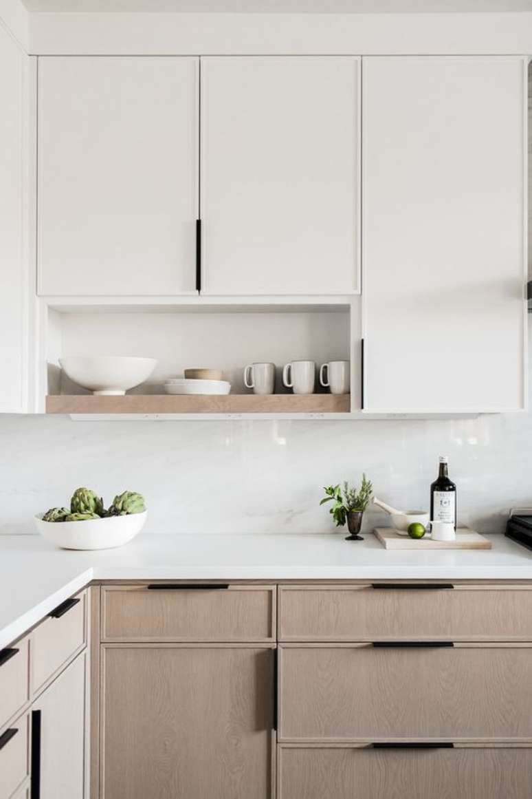 49. Cozinha em L com silestone branco – Foto Studio Mcgee