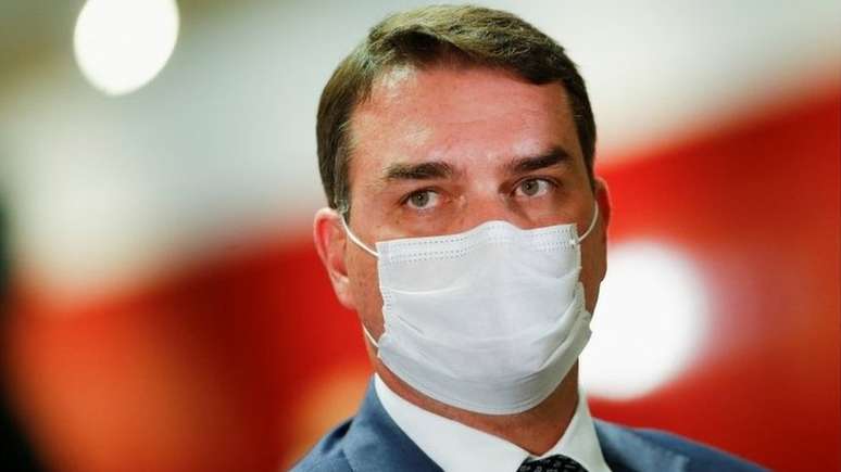 Fl&aacute;vio Bolsonaro &eacute; acusado de enriquecer desviando recursos do seu antigo gabinete de deputado estadual