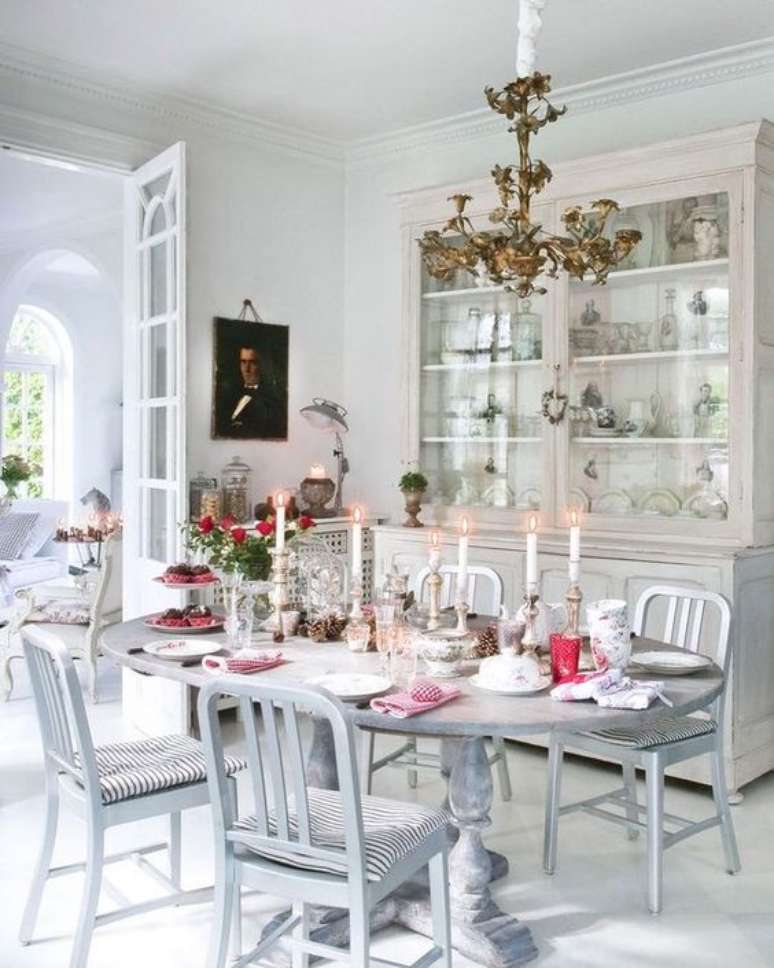 17. Mesa proven&ccedil;al cinza para sala moderna e clean &ndash; Foto Shabby Chic Mania