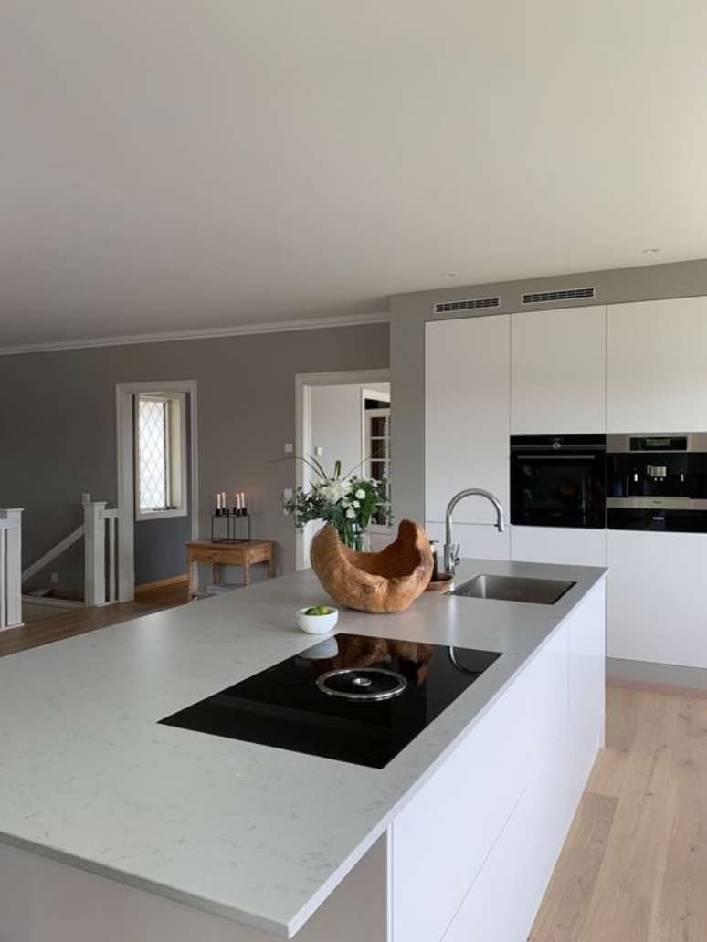 3. Silestone branco para cozinha moderna no conceito aberto &ndash; Foto Cosentino