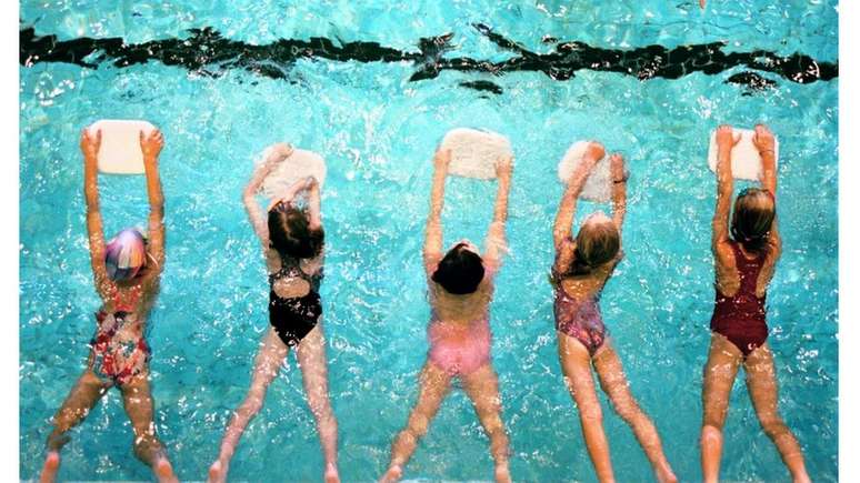 Dados da Swim England mostram que, na Inglaterra, o percentual de crian&ccedil;as que praticam nata&ccedil;&atilde;o &eacute; menor entre as negras do que as brancas