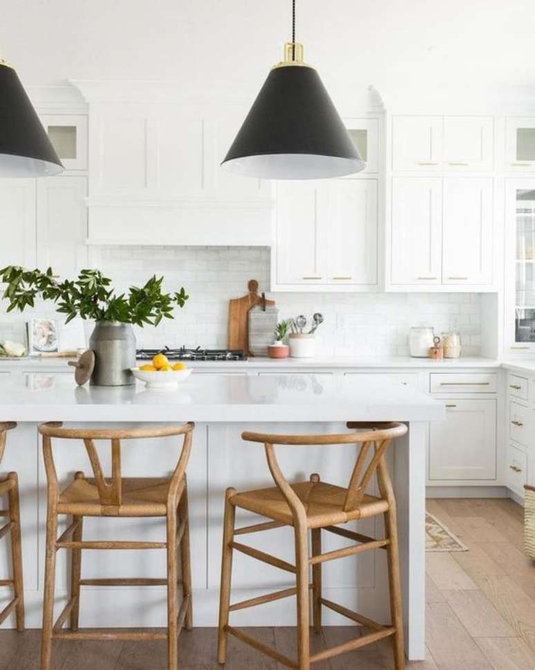 52. Cozinha moderna com silestone branco na ilha gourmet &ndash; Foto The Culinary Nest