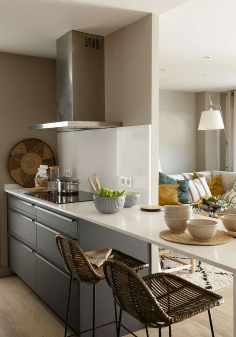 7. Cozinha americana com bancada de silestone branco zeus &ndash; Foto Belen Campos almeida