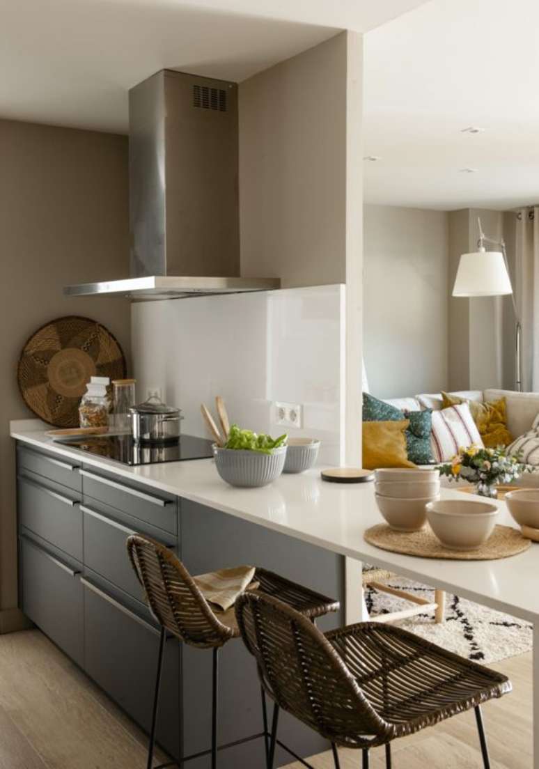 7. Cozinha americana com bancada de silestone branco zeus – Foto Belen Campos almeida