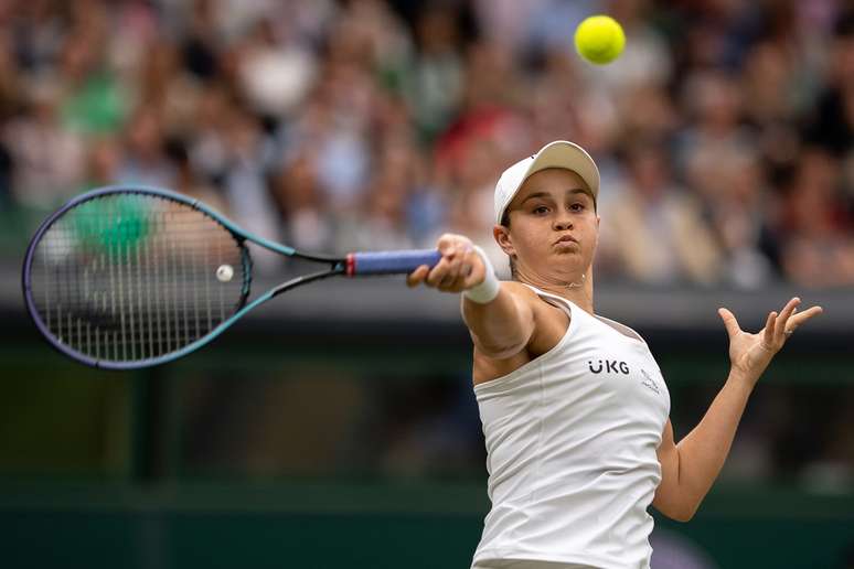 Barty ganha de Ajla Tomljanovic por 2 sets a 0 nesta terça-feira, em Wimbledon Divulgação/Wimbledon