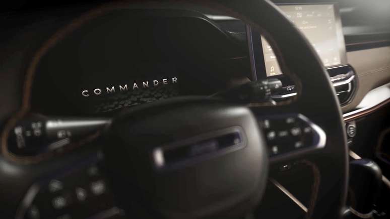 Jeep Commander: painel digital e central multimídia de 10,1'' iguais ao do Compass. 