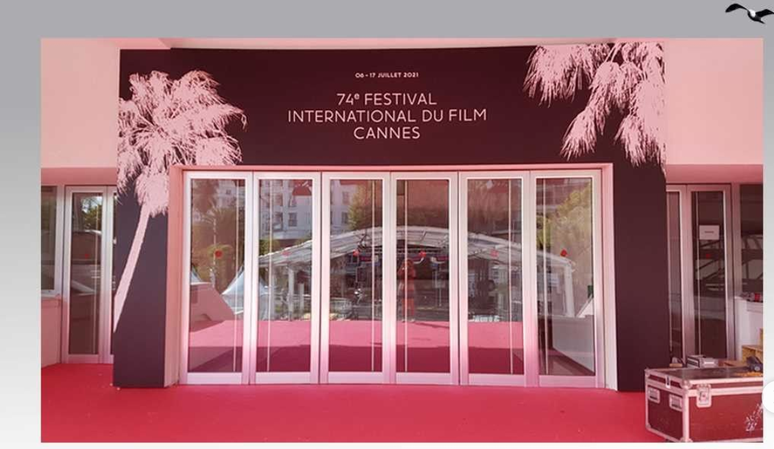 Porta principal do Palais des Festivals, o QG do Festival de Cannes