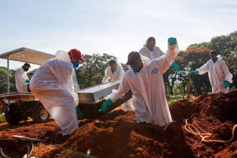 Brasil tem mais 54.022 casos e 1.648 mortes por Covid