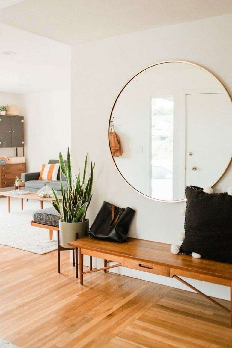 6. Hall de entrada com moldura redonda dourada &ndash; Foto Ediva GR