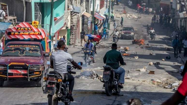 Haiti viveu semanas de protestos intensos contra o presidente Jovenel Moïse, e vive uma crise de covid-19, um dos poucos países do mundo que ainda não aplicaram vacinas