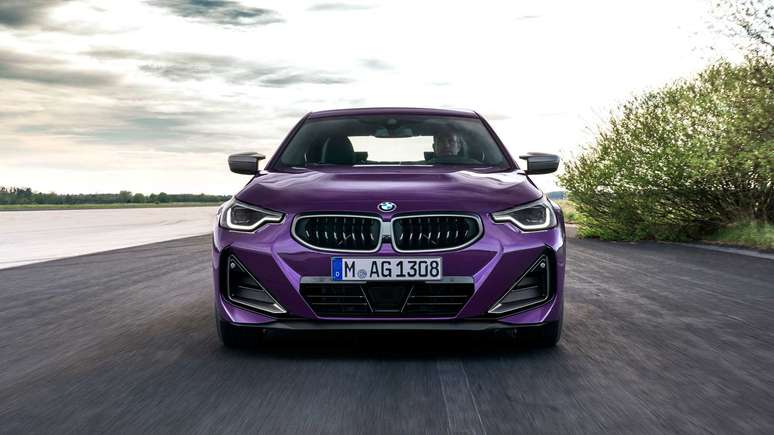 Versão M240i acelera de 0 a 100 km/h em 4,1 s e chega aos 250 km/h.