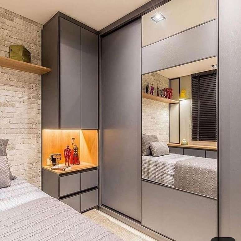 72. Tons de cinza para decora&ccedil;&atilde;o com arm&aacute;rio de quarto planejado &ndash; Foto: Pinterest