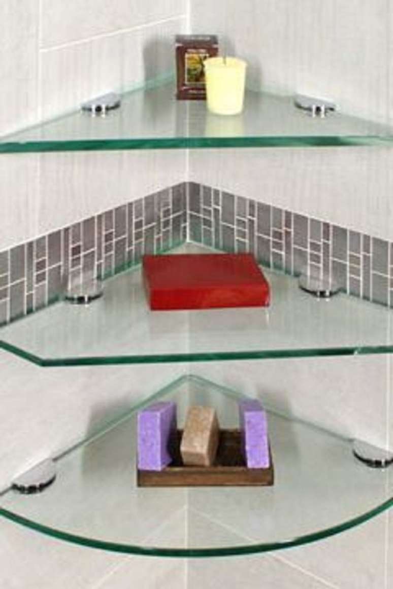 32. Cantoneira para banheiro de vidro dentro do box &ndash; Foto Pinterest