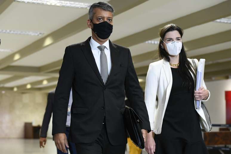 Ex-diretor do Departamento de Log&iacute;stica do Minist&eacute;rio da Sa&uacute;de, Roberto Ferreira Dias, chega ao Senado Federal.