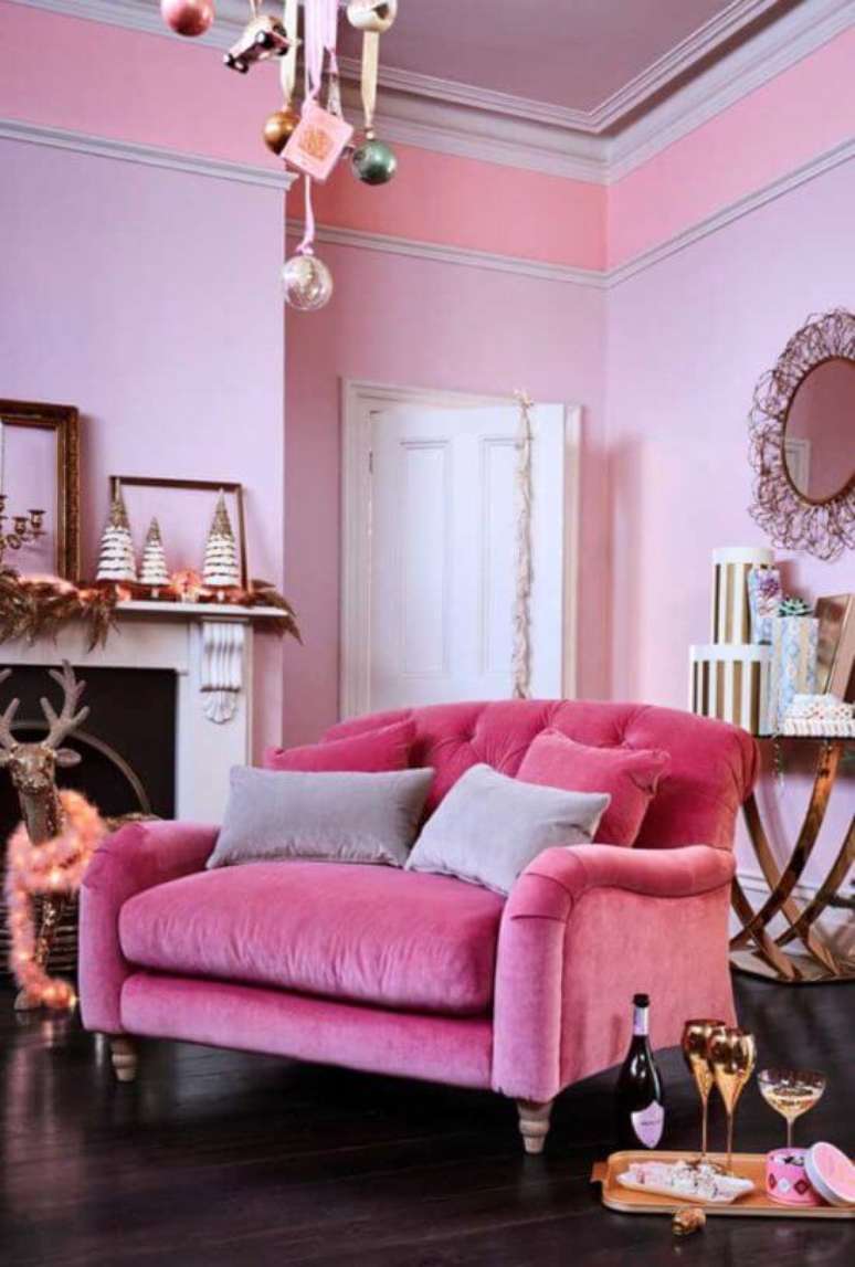 62. A namoradeira cor de rosa traz um toque rom&acirc;ntico para o d&eacute;cor. Fonte: Pinterest