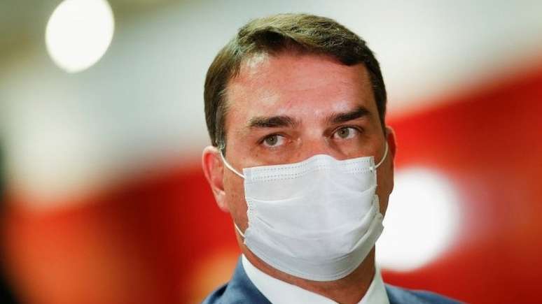 Den&uacute;ncias de poss&iacute;veis crimes cometidos pela fam&iacute;lia presidencial n&atilde;o abalaram fidelidade de Mendon&ccedil;a a Bolsonaro