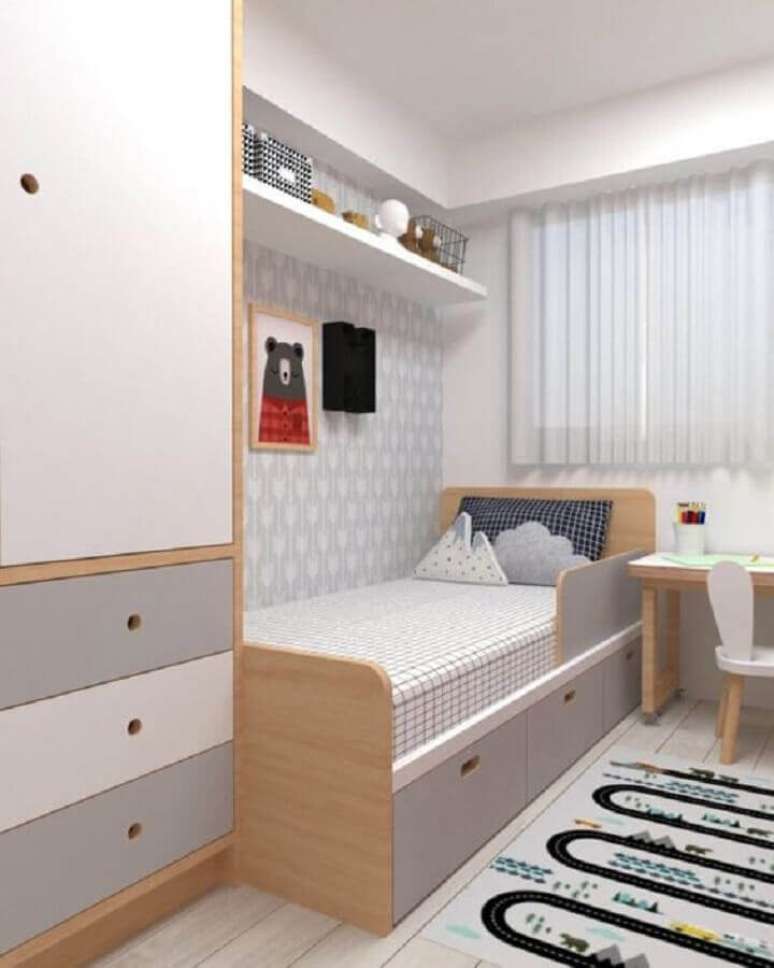 50. Decora&ccedil;&atilde;o com arm&aacute;rio planejado para quarto de solteiro &ndash; Foto: Elefante Design para Pequenos