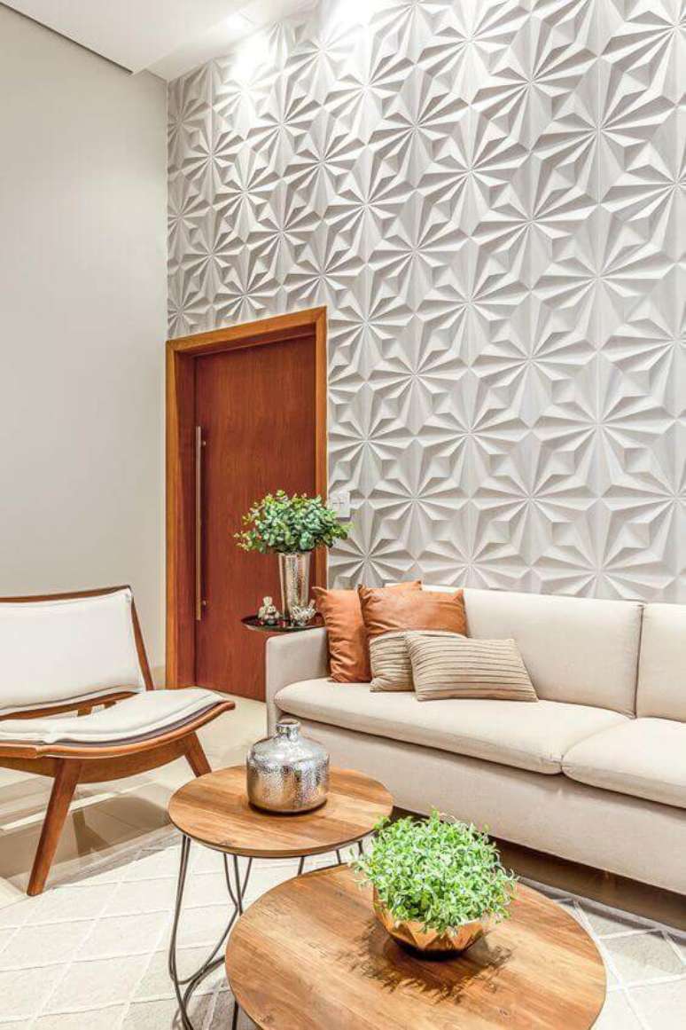 70. Sala com revestimento cer&acirc;mico 3D geom&eacute;trico. Fonte: RP Guimar&atilde;es