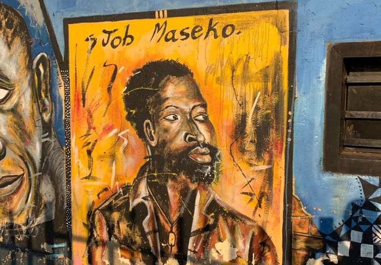 Um mural de homenagem a Job Maseko em sua cidade natal, Springs