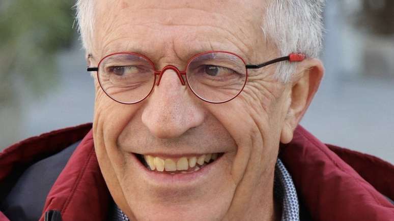 Sex&oacute;logo diz que a monogamia n&atilde;o faz parte da natureza humana e defende que o 'ponto G' do sexo, para homens e mulheres, est&aacute; na pele