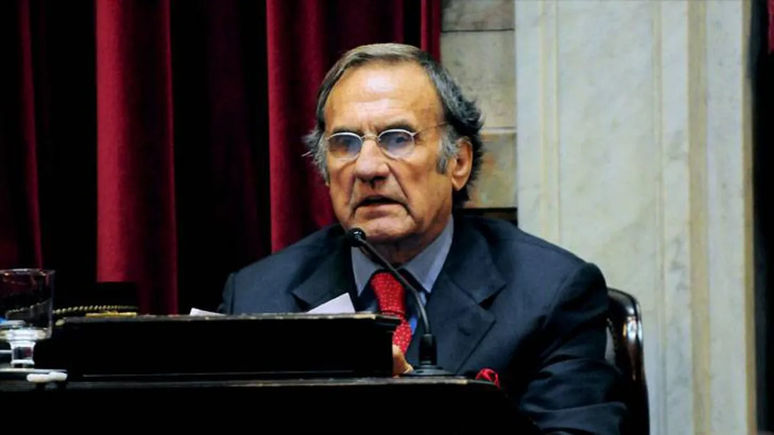 Reutemann foi vice-campe&atilde;o mundial de F1 e senador 