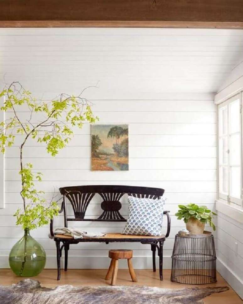 12. Decora&ccedil;&atilde;o simples com banco namoradeira &ndash; Foto: Planete-deco