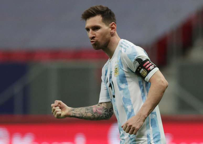 Messi comemora após converter cobrança de pênalti contra a Colômbia na semifinal 