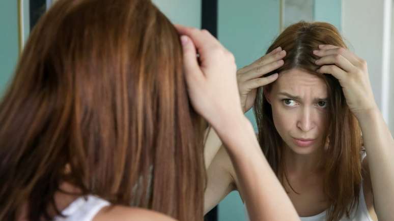 Se cabelo grisalho não estiver ali há muito tempo, é mais provável que, com menos estresse, ele possa desaparecer