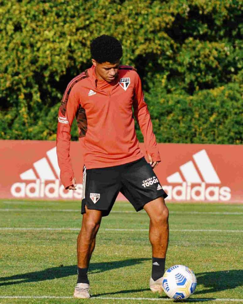 Gabriel Sara treinou com o elenco do São Paulo nesta quinta-feira (Foto: Divulgação/São Paulo)